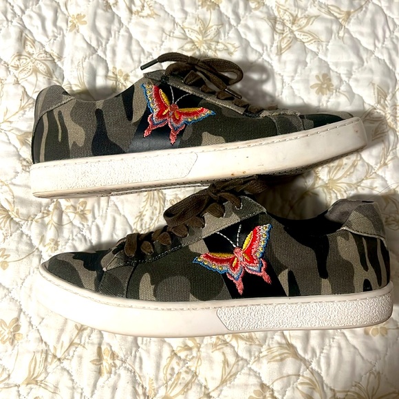 Johnny Was Camo Sneakers-7 1/2 - Picture 2 of 7